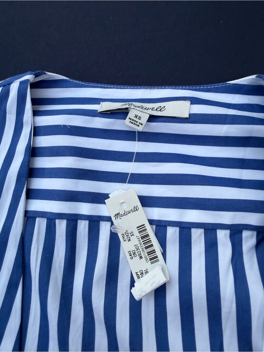 MADEWELL XS Stacked-Button V-Neck Shirt in Poplin NZ420 - Picture 6 of 7